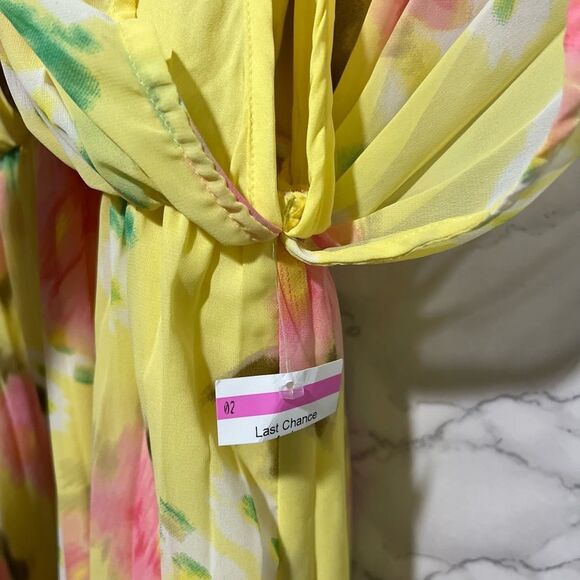 ASOS DESIGN pleated wrap front midi dress in yellow floral - Picture 3 of 6